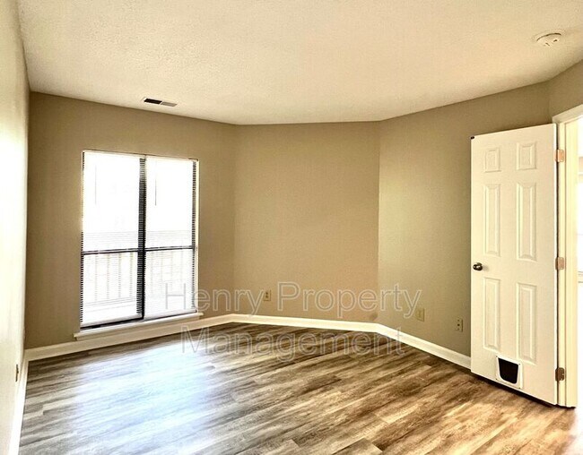 Building Photo - 833 New Kent Pl