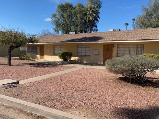 Building Photo - $1,250 For Lease-1 Bedroom-1 Bath Apt in Triplex With Private Yard-Washer & Dryer in Phoenix 85008 !