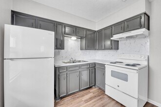 Building Photo - Ave G Duplexes