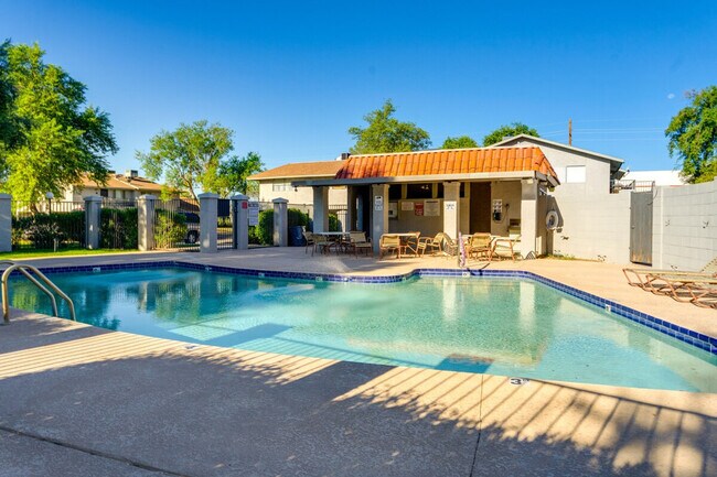 Building Photo - 1015 N Granite Reef Rd