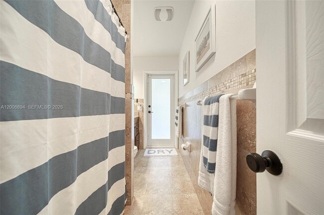 Building Photo - 10600 SW 80th Ct