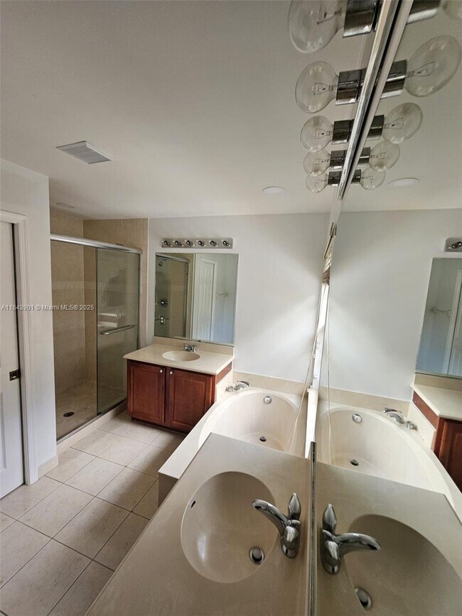 Building Photo - 4242 SW 124th Way