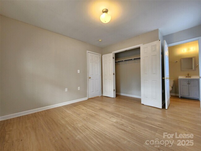 Building Photo - 1247 Forest Park Dr