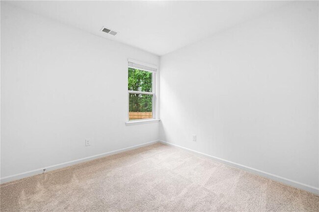 Building Photo - 788 Evergreen Rd