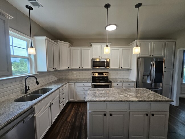 Building Photo - 105 Pinehurst Ln