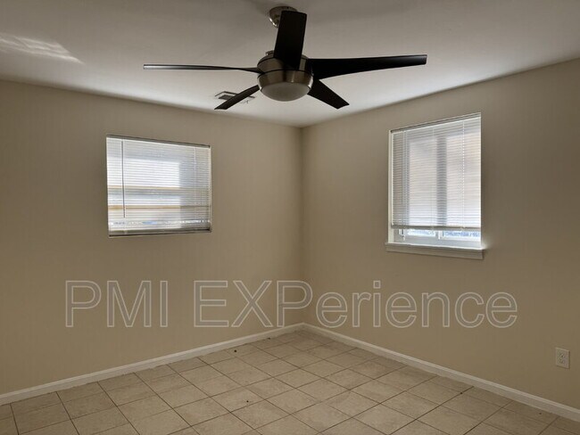 Building Photo - 13417 Queens Ln