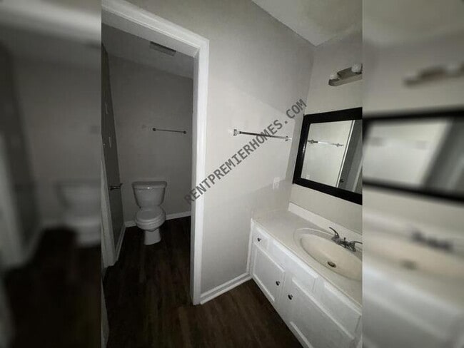 Building Photo - 205 Otter Pl