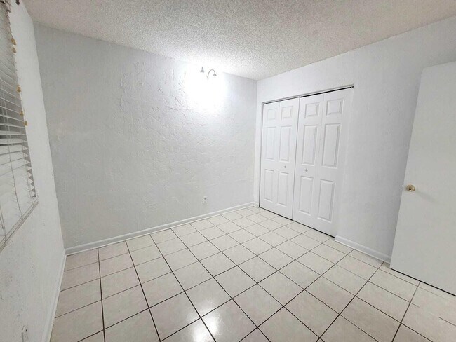 Building Photo - 15702 E Waterside Cir