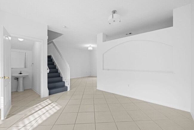 Building Photo - Bridgeport Villas