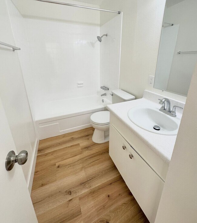 Interior Photo - Townhome 2 bed 1.5 Bath in Anaheim