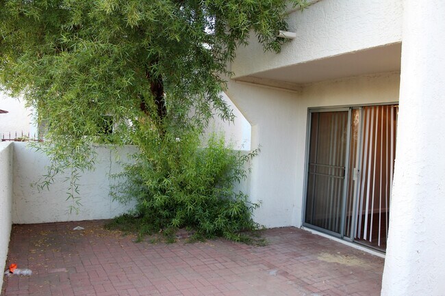 Building Photo - Studio Located in Monaco South Scottsdale Condominiums