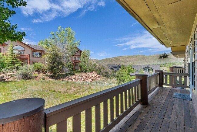 Building Photo - 8381 Meadowview Ct