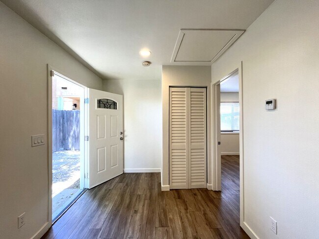Building Photo - 1629 Kendall Dr
