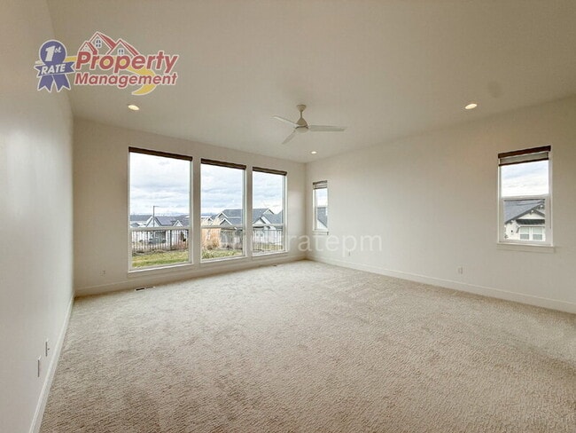 Building Photo - 3024 E Parulo Dr