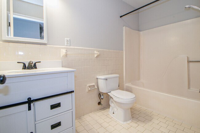 Building Photo - 404 -03 Thompsonville Lane