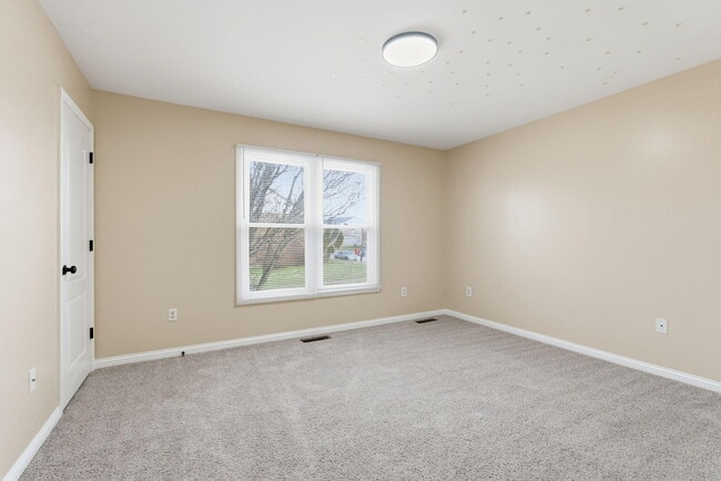 Building Photo - 405 Maryrose Dr