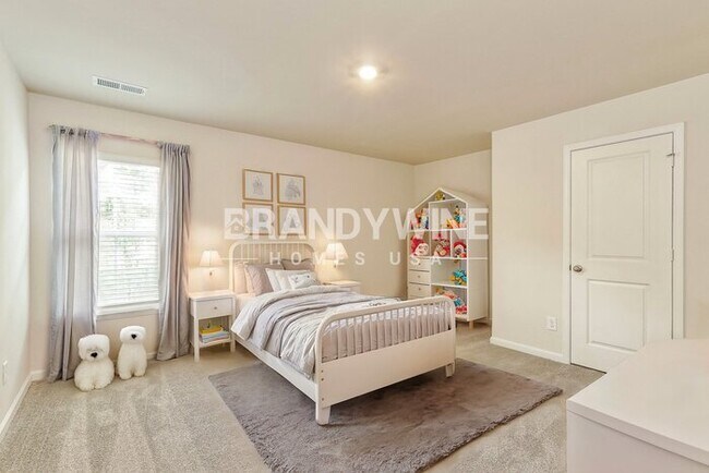 Building Photo - 640 Patmore Dr