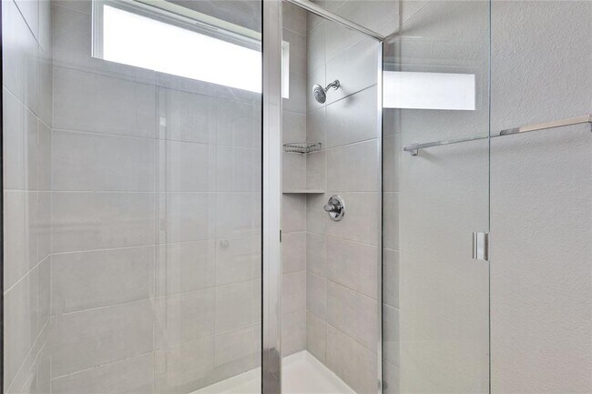 Building Photo - 1105 Burin Dr