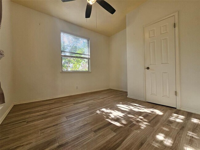 Building Photo - 8506 Hillrock Dr