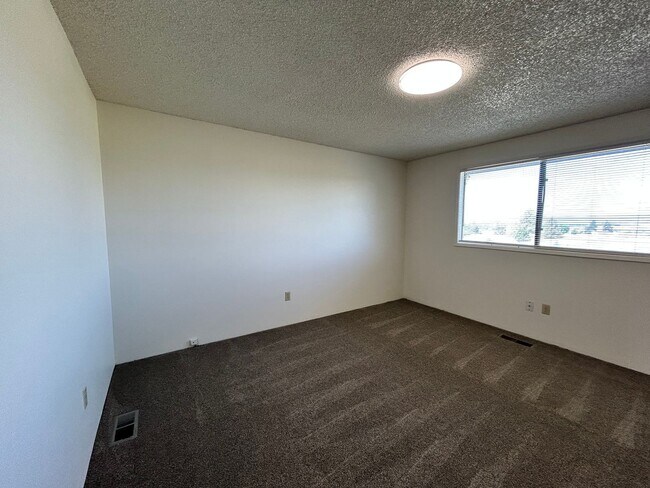 Building Photo - 846 Homedale Rd