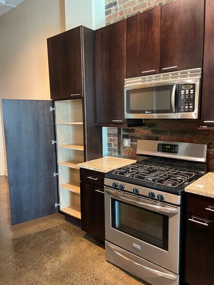 Kitchen pantry - 95 Perry St