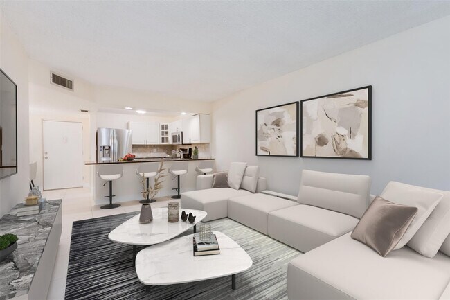 Building Photo - 3000 NE 5th Terrace