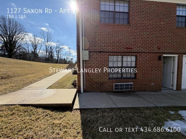 Building Photo - 1127 Saxon Rd