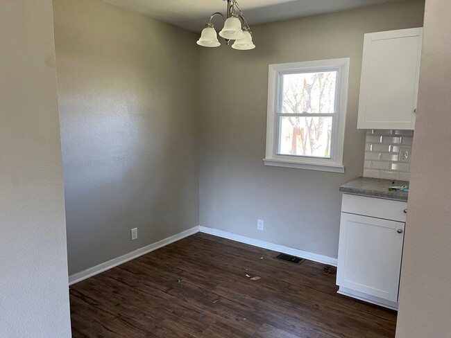 Building Photo - Available soon 2/24!  3 Bed/2Bath home wit...