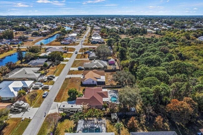 Building Photo - 1960 SE Bowie St