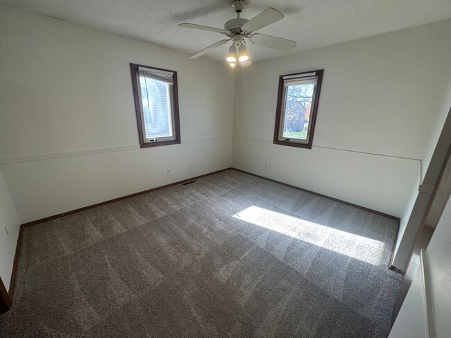 Building Photo - Incredible Large 4 Bedroom House!