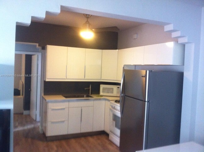 Building Photo - 1325 Meridian Ave
