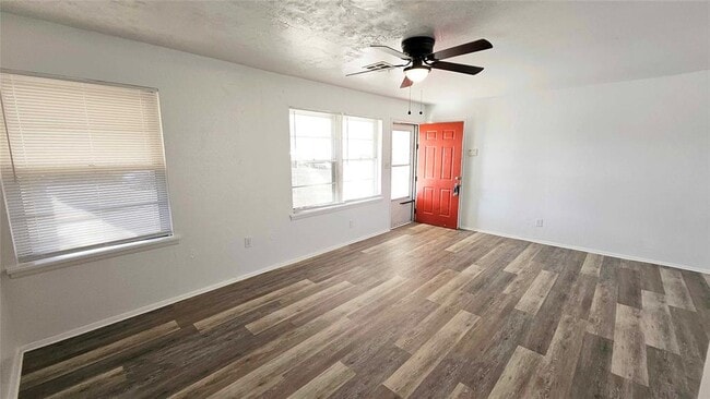 Building Photo - 3633 SE 27th St