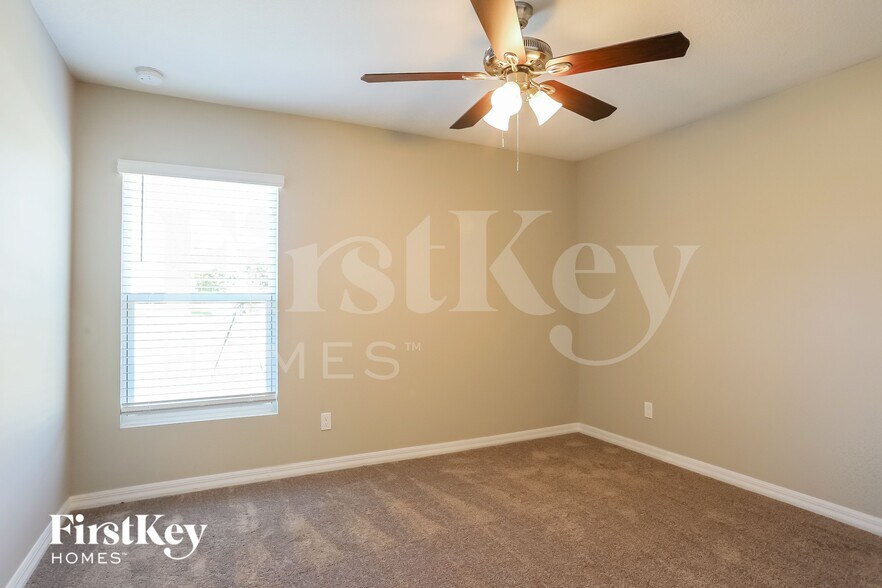 Building Photo - 1298 SW Crost Ave