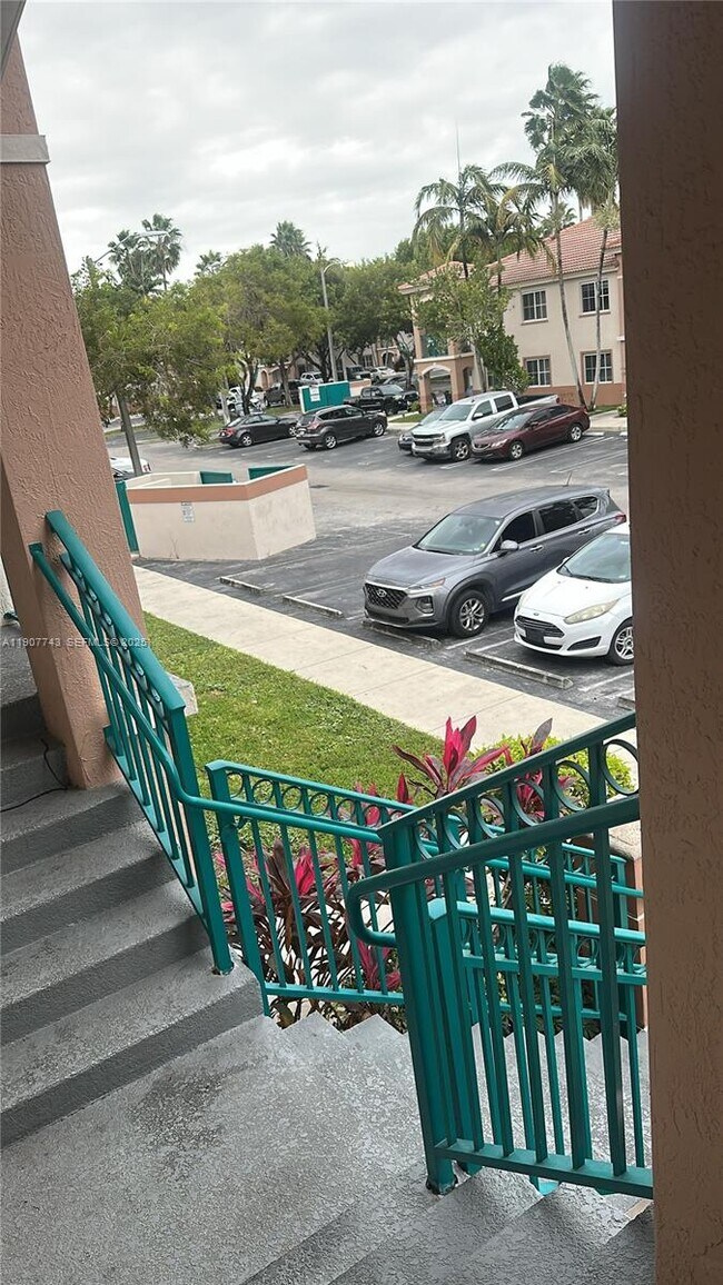 Building Photo - 2910 SE 12th Rd