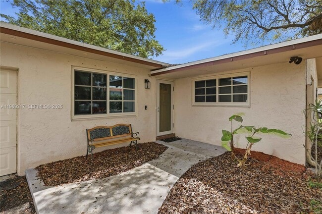 Building Photo - 4512 SW 27th Terrace