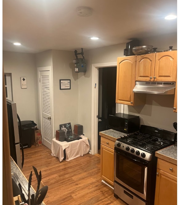 Building Photo - 220 Hanover St