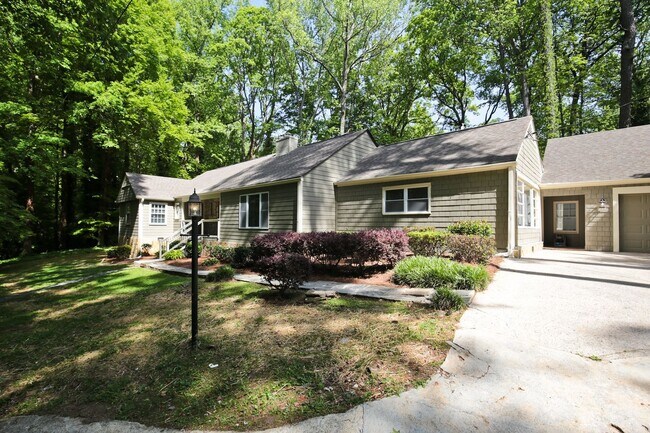 Building Photo - 2885 Duke of Gloucester St