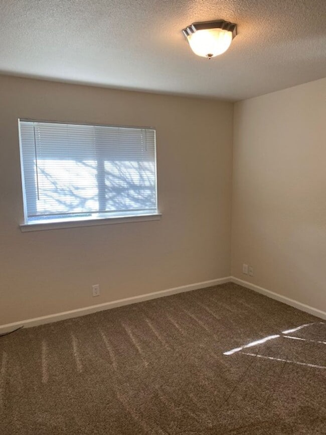 Building Photo - Nice Home in Quail Ridge!