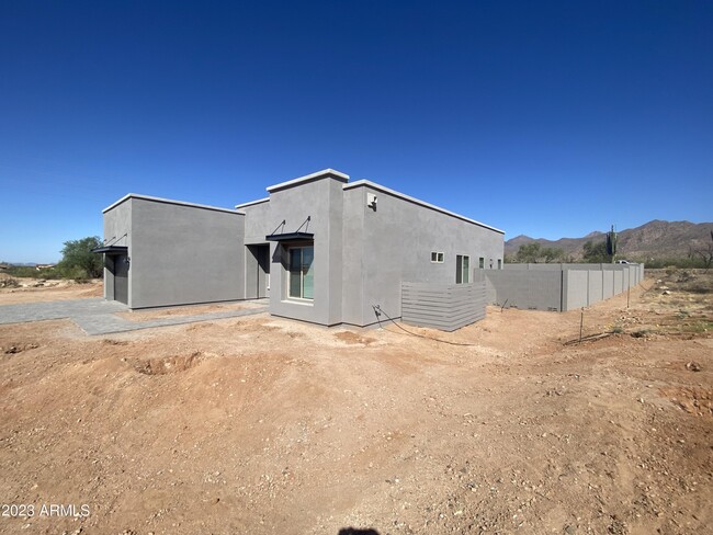 Building Photo - 10569 N 131st St