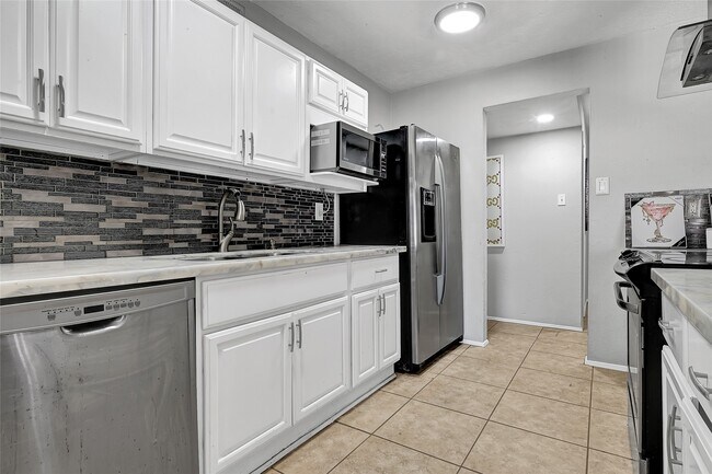 Building Photo - 4350 Kacee Dr