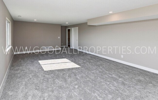 Building Photo - Stunning ranch-style home in Altoona featuring 4 bedrooms and 3 bathrooms, with a finished walk-o...