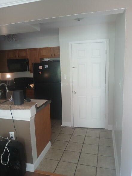 Building Photo - 12173 Salemtown Dr