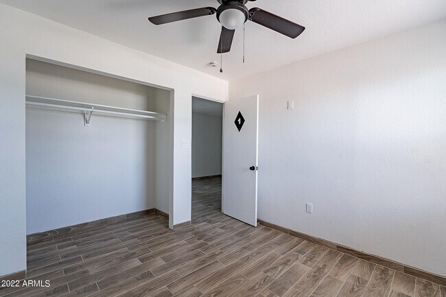 Building Photo - 37 E El Parque Dr