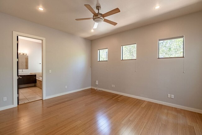 Building Photo - 308 Terrace Dr