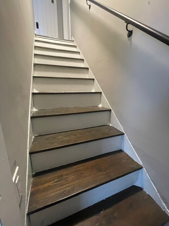 Building Photo - 1524 E Algonquin Rd