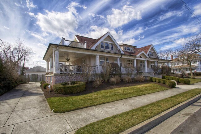 Building Photo - 2 S Dudley Ave