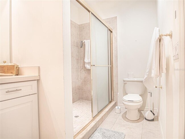 Building Photo - 920 E Lake Dr