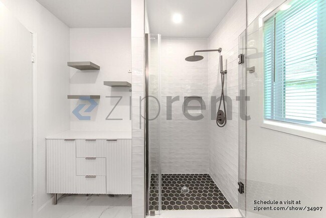 Building Photo - 12331 Hilldale Ct