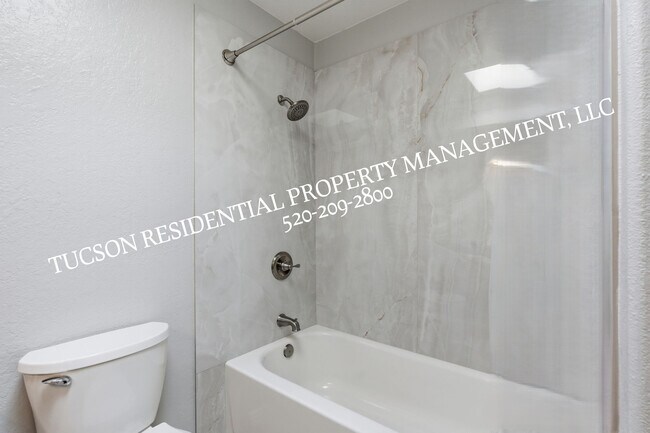 Building Photo - 9712 E Nicaragua Pl