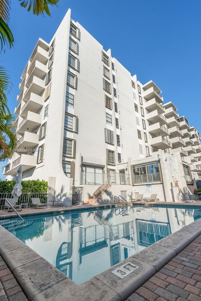 Building Photo - 575 Crandon Blvd